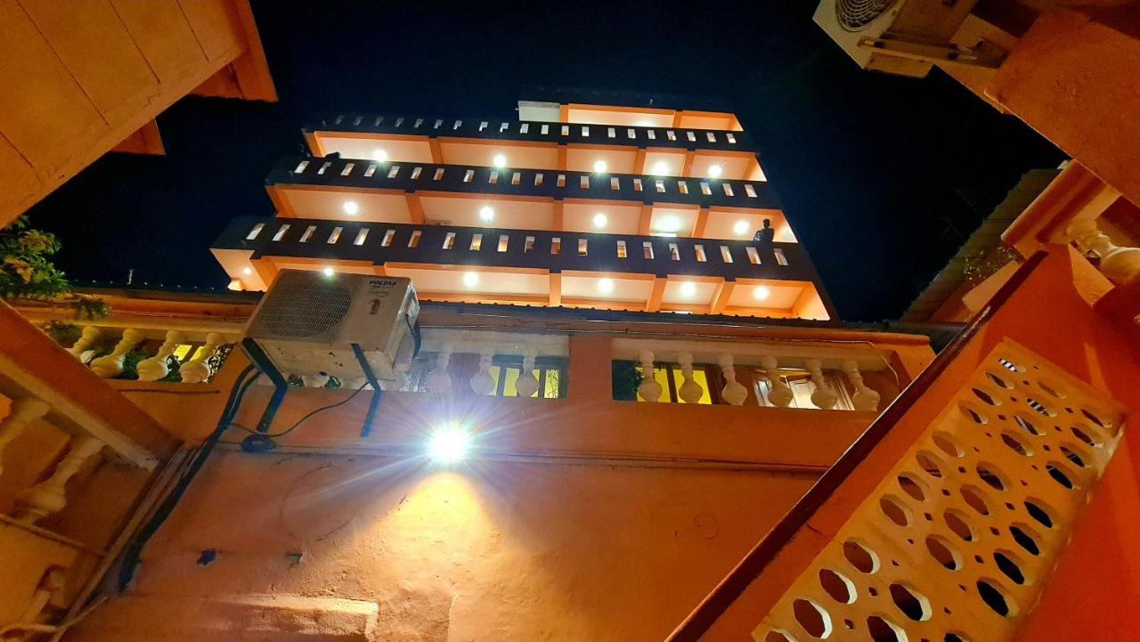 French Villa بونديتْشيري المظهر الخارجي الصورة