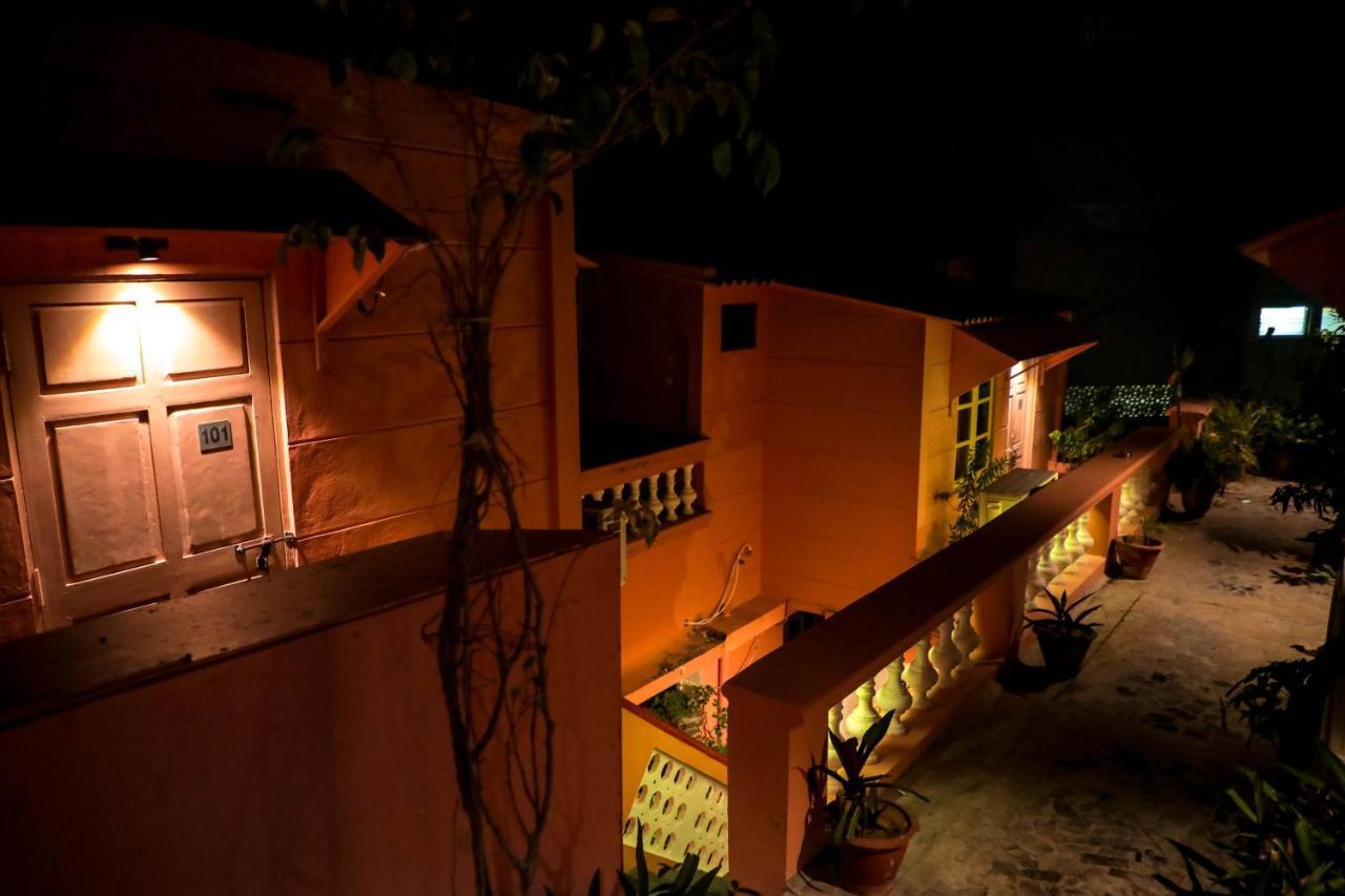 French Villa بونديتْشيري المظهر الخارجي الصورة