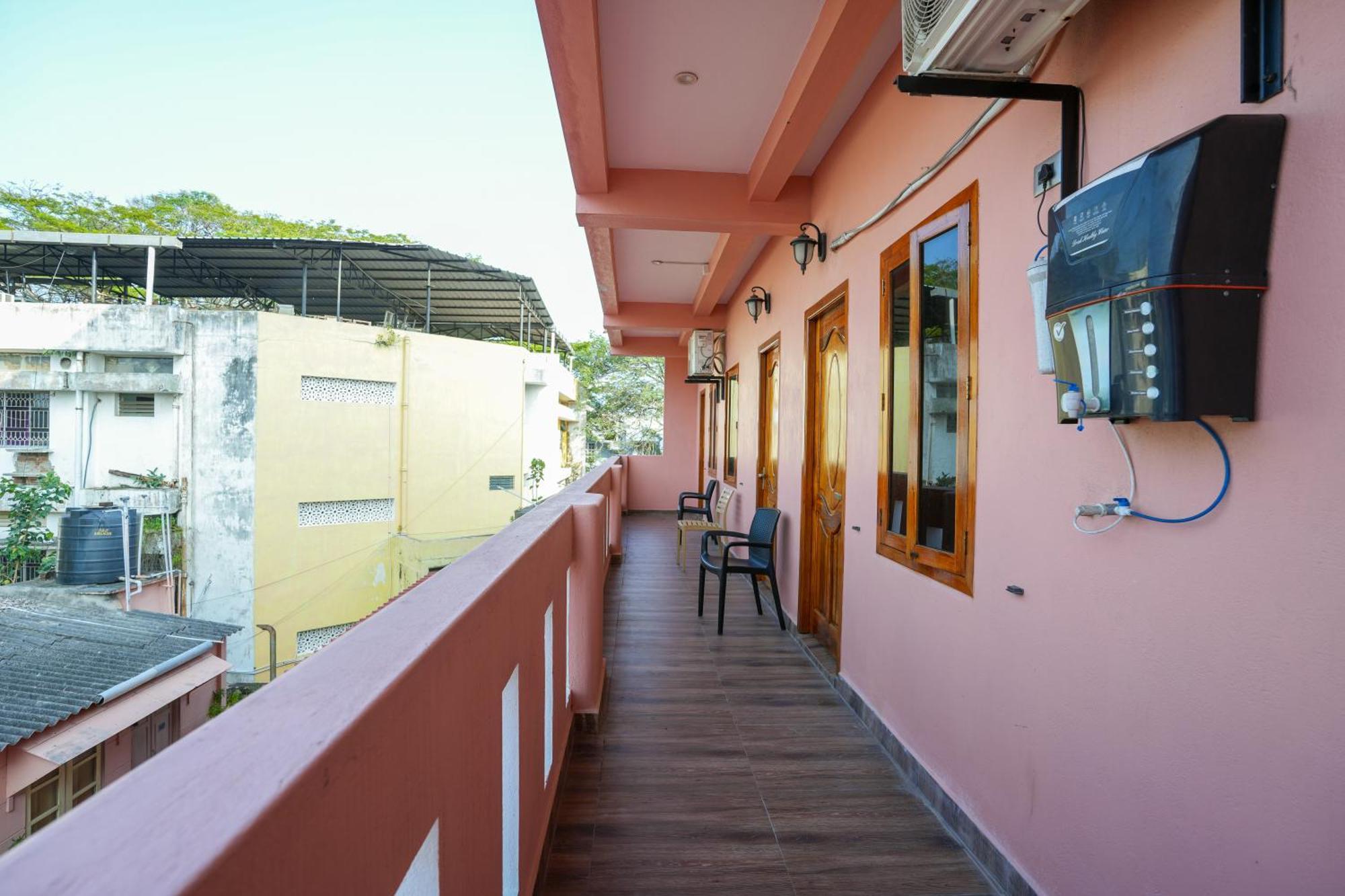 French Villa بونديتْشيري المظهر الخارجي الصورة