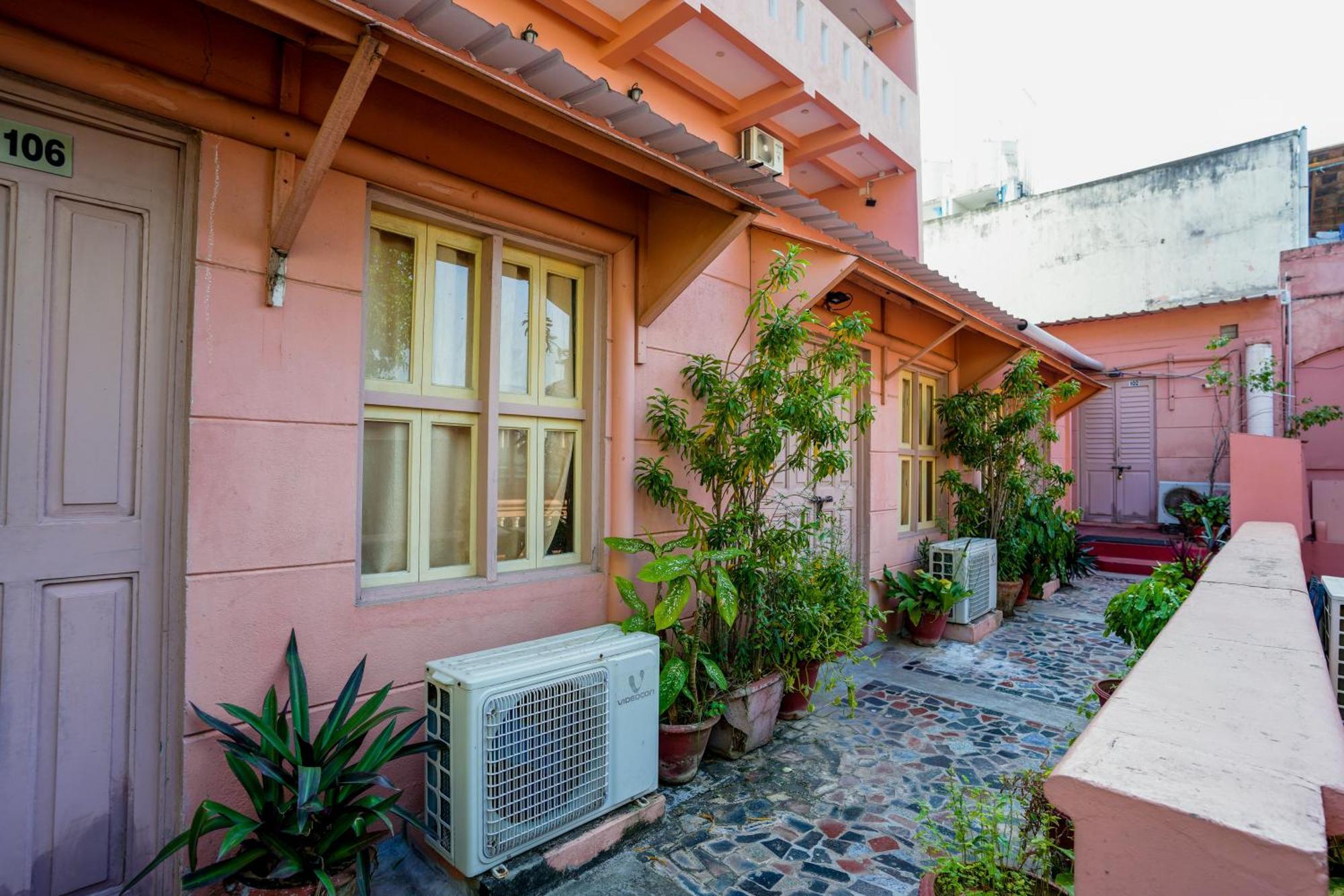 French Villa بونديتْشيري المظهر الخارجي الصورة